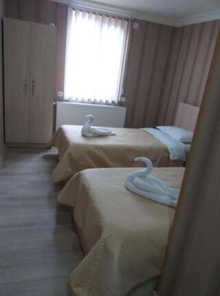 Гостевой дом Grandfather Hotel Anzori Dedoplis Tskaro Двухместный номер с 2 отдельными кроватями и окном-4